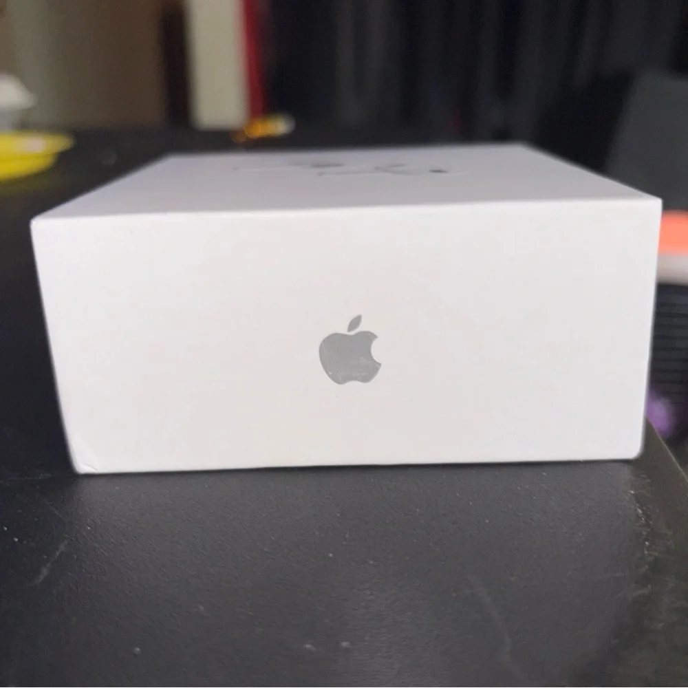 Apple White Wireless Earbuds